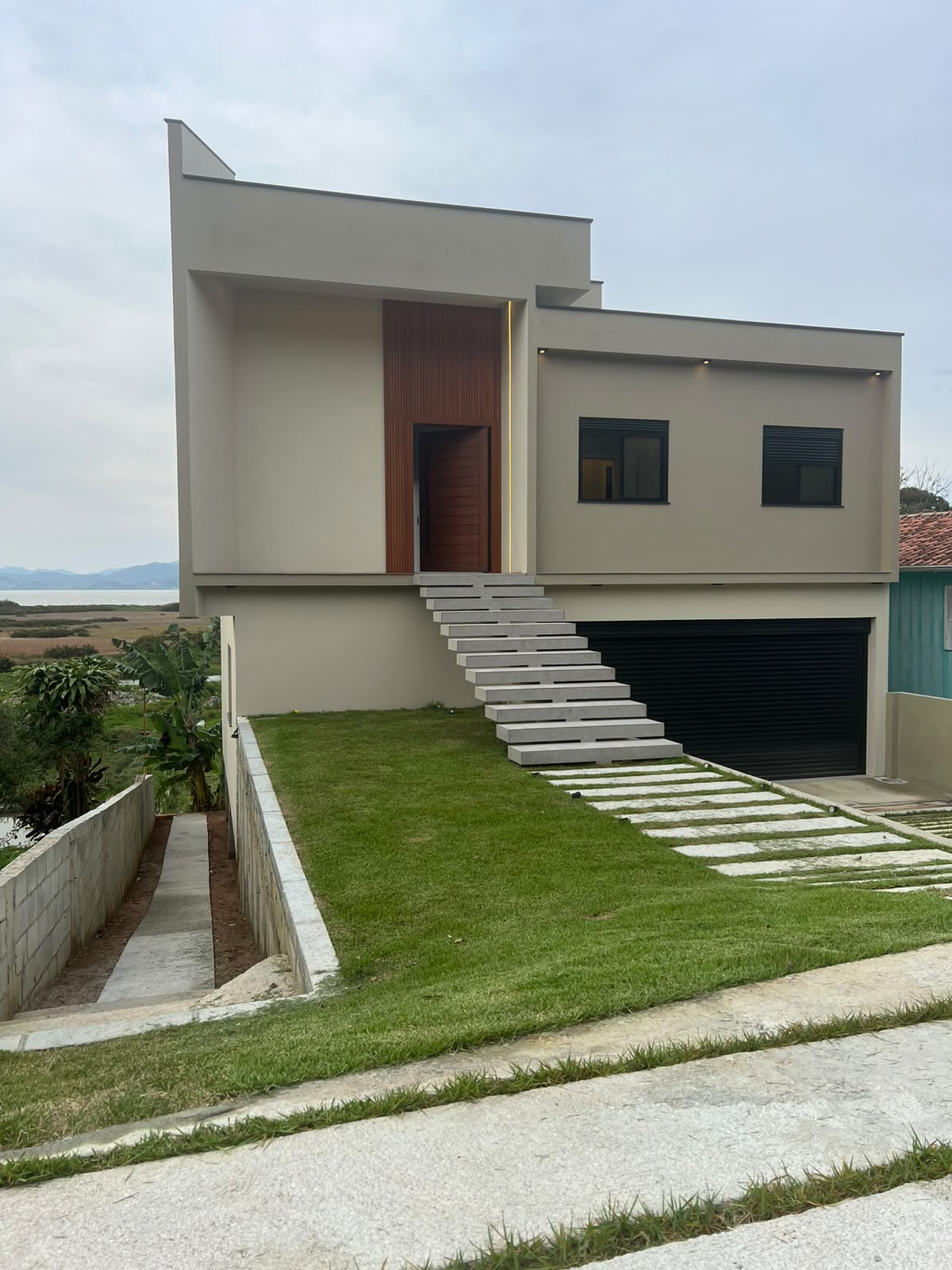 CASA NOVA EM PESCARIA BRAVA